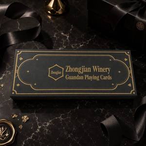 Cartes à Jouer Personnalisées de Luxe OEM/ODM en Papier avec Boîte Cadeau Noire à Feuille d'Or, 4 Jeux de Cartes Écologiques et Durables pour le Poker avec Guide Stratégique - Product Image 5