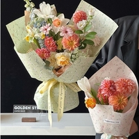 Papier d'emballage pour bouquet de fleurs imperméable en glassine de la série LUCIA Burleigh Manor 50x58cm 90g LF160581