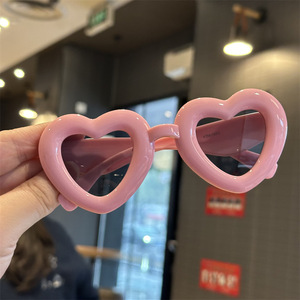 <span class=keywords><strong>Gafas</strong></span> de Sol para Bebés con Protección UV400, Diseño Moderno, Color Rojo Rosado, Forma de Corazón, para Niños, Venta al por Mayor - Product Image 6