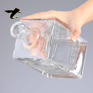 Bouteilles en verre cristal de luxe personnalisées en gros, carrées, 700 ml, 750 ml, 1000 ml pour spiritueux, vodka, whisky, tequila - Product Image 3