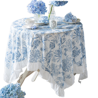 Nappe de table rectangulaire moderne en coton brodé bleu floral, imperméable et durable, avec bord festonné, pour usage domestique