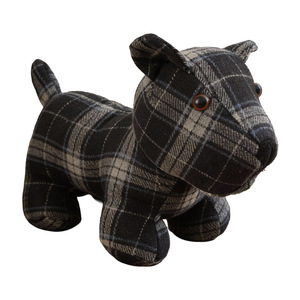 Tope de puerta decorativo con forma de animal 3D de cachorro, de tela a cuadros marrón, para montaje en suelo y protección - Product Image 4