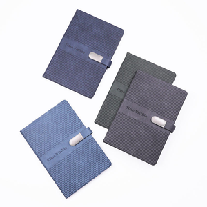 Taccuino in Pelle A5 <span class=keywords><strong>a</strong></span> <span class=keywords><strong>Righe</strong></span> Verticali, Chiusura Ovale in Metallo con Logo Inciso - Perfetto per Riunioni d'Ufficio e Diario Quotidiano - Product Image 2