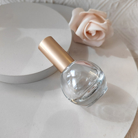 Bouteilles d'huiles essentielles de parfum rechargeables en vrac boule ronde en forme d'ampoule rouleau sur verre transparent 10ml avec couvercle en or mat de rouleau en métal