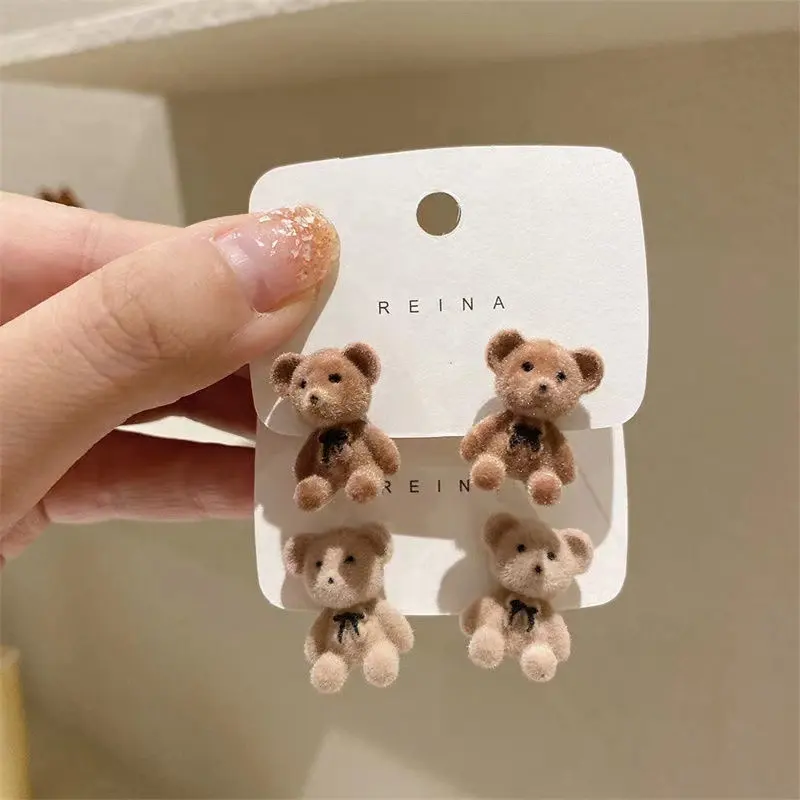 2024 New 925 Silver Needle Koreanische flocking Cute Little Bear-Ohrringe einfach und modisch Herz-Schüler für Mädchen Modestil