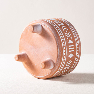 Pot à bougie en <span class=keywords><strong>terre</strong></span> <span class=keywords><strong>cuite</strong></span> rouge peinture <span class=keywords><strong>blanche</strong></span> vintage avec trois pieds - Product Image 3