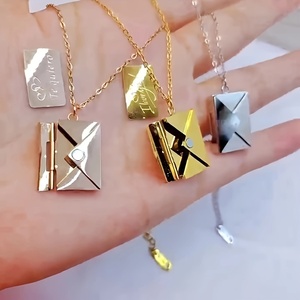 قلادة رسالة حب محفورة من SQDIY، قلادة مغلفة إبداعية من الفولاذ المقاوم للصدأ للأزواج، قلادة على شكل ظرف مشهورة على الإنترنت. - Product Image 2