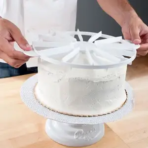 प्लास्टिक गोल केक डिवाइडर टूल केक स्लिसर कटर पाई और पनीर केक बराबर भाग निर्माता डिवाइडर बेकिंग उपकरण