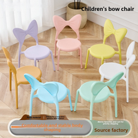 Chaise d'étude et de repas multifonctionnelle empilable pour enfants RW, style moderne et minimaliste, dossier coloré en forme de nœud papillon, base fixe en plastique