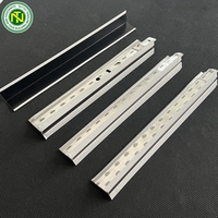 Composants de grille de plafond suspendu en T de 3600 mm/3660 mm, haute résistance, anti-corrosion, avec ligne noire au centre