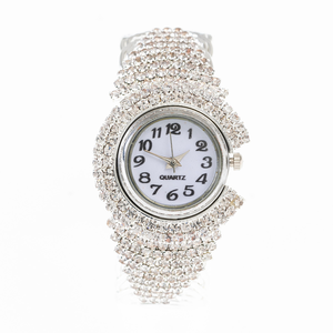 Une version coréenne d'une montre-bracelet à quartz sertie de diamants, élégante et polyvalente, pour femmes, de luxe léger. - Product Image 3