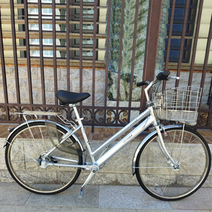 Bicicleta Urbana Estilo Japonés sin Cadena, 26 Pulgadas, Cuadro de Aleación de Aluminio, Engranajes Internos, Diseño Retro, para Desplazamientos Urbanos - Product Image 1