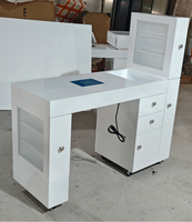 Ensemble table et chaise de manucure en bois blanc moderne et sobre 2026, table de salon de beauté rose de luxe à un seul siège, table à ongles à vendre