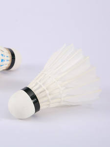 Lingmei Badminton L09 Ballon de badminton en plumes de canard, lot de 12, liège composite, stable et résistant au vent, pour compétition, utilisation intérieure/extérieure - Product Image 3