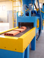 Machine de sablage automatique à bande continue pour pièces moulées et forgées, ligne de traitement de surface Sa 2.5