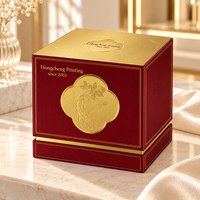 Caixa de Presente Cosmético Rígida de Luxo Personalizada em Vermelho e Dourado com Logo em Relevo e Inserto de EVA Preto