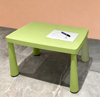 Ensemble de bureau et chaise pliables ergonomiques modernes et minimalistes en plastique pour enfants avec tabouret pour la maternelle