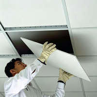 Plafond suspendu moderne ignifuge en gypse avec revêtement PVC, grille anti-humidité pour bureaux, hôpitaux, appartements et projets de faux-plafonds