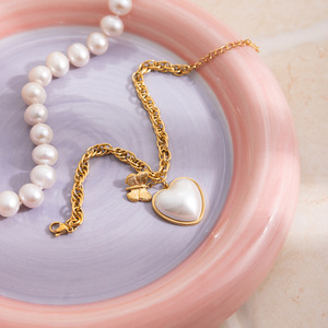 Pulsera de perlas en forma de corazón con dije de mariposa, joyería de acero inoxidable, regalo para mujer - Product Image 4