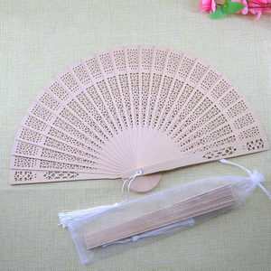 <span class=keywords><strong>Abanico</strong></span> de Madera Grabado con Diferentes Formas, Borla y <span class=keywords><strong>Bolsa</strong></span> de <span class=keywords><strong>Organza</strong></span> para Decoraciones de Boda - Product Image 1