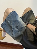 Jeans pour hommes en denim coupe droite avec détail bordé sur le bas, en gros