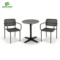 Table de 60 cm moderne et facile à nettoyer, résistante aux intempéries, avec surface ronde et carrée de 60 cm, idéale pour les cafés en plein air et l'hôtellerie-restauration.
