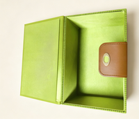 Boîte cadeau rigide écologique de luxe avec poignée et impression de logo en relief pour cadeaux d'affaires et de fêtes