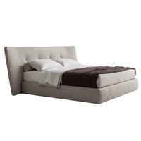 Italienisches Kingsize-Schlafzimmermöbel-Set Luxuriöses Kingsize-Bettgestell Modernes Kopfteil Stoffbett Luxuriöses Designer-Softbett
