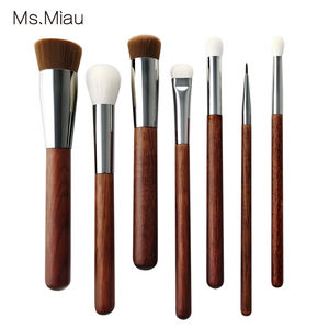 Ensemble de pinceaux de maquillage professionnels pour cheveux mixtes, respectueux de la peau, 7 pièces, visage, eye-liner, sourcils, anticernes, brillant à lèvres, pinceau plat, toucher doux - Product Image 1
