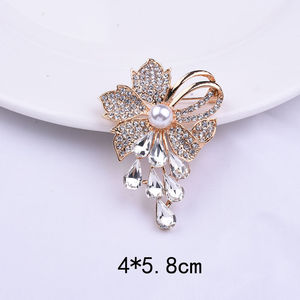 Flower Crystal Brooch With Imitation Pearl And Teardrop Rhinestones Gold Plated Alloy Women's <b>Wedding</b> <b>Accessory</b> - Product Image 2