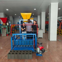Une machine de fabrication de briques mobile diesel multifonctionnelle qui vend divers types de briques en blocs de béton et de briques de pavage