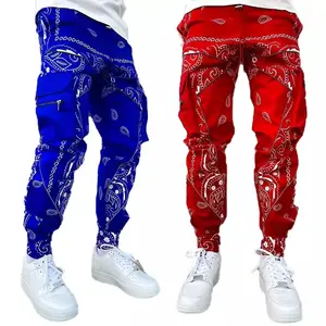 2022 yeni özel erkekler streetwear bandana baskı kargo pantolon çemberli yığılmış çok cep ile