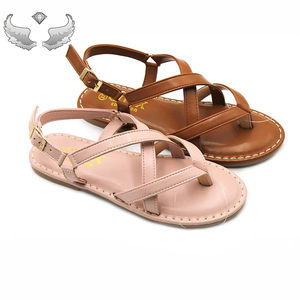 Sandales plates simples pour femmes, style décontracté, à lanières croisées, design frais et épuré, pour la plage, modèle d'exportation, faible MOQ pour essai - Product Image 1