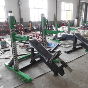 Equipo de fitness multifuncional, uso en gimnasio, prensa inclinada de diseño personalizado con <span class=keywords><strong>barra</strong></span> de seguridad y máquina de gimnasio estable en el sótano - Product Image 2