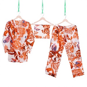 Ensemble de pyjama d'été pour femmes, imprimé numérique floral tropical, col en V, manches longues, 100% coton, taille élastique, vente en gros - Product Image 1