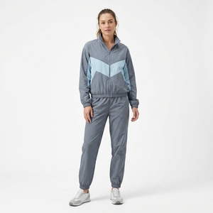 Conjunto de Pantalones Cortos de Dos Piezas para Mujer, Color Verde, Nuevo Estilo de Moda, Chaqueta con Capucha y Cierre de Cremallera, Conjunto Deportivo para Mujer - Product Image 6