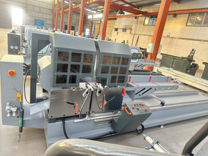 Scie à découper CNC à double tête pour la fabrication de fenêtres et de portes en aluminium et PVC - Product Image 6