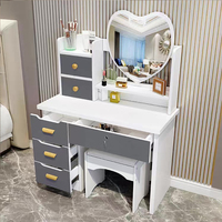 Ensemble de coiffeuse assez bon marché Table de maquillage moderne avec vanité rose clair pour filles Nouveau design Table de chevet avec miroir en forme de cœur