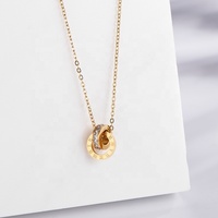 Collier pendentif cercle pour femme Byron, design double cercle romain en zircon, chaîne à maillons en alliage d'acier inoxydable plaqué or, mignon