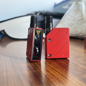 Sensor Óptico Original Leuze HRTL 8/66-350-S12, Sensor de Reflexión Difusa con Función de Supresión de Fondo - Product Image 2