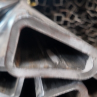 Tube triangulaire spécial ASTM EN, tréfilé à froid, pour châssis de machines agricoles, haute rigidité structurelle, bonne résistance à la torsion