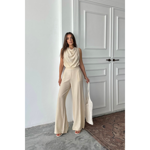 Conjunto de Blusa Corta sin Mangas y Pantalones con Pedrería para Mujer, Talla XS, Estilo Moderno para Oficina, Marca DEGAJE - Product Image 4