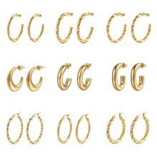 Boucles d'oreilles créoles minimalistes en acier inoxydable plaqué or PVD 18 carats bicolore pour femmes et hommes |   Hypoallergénique et inaltérable - Product Image 5
