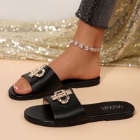 Chaussures d'été pour femmes en gros, nouvelle mode, mules à enfiler, élégance classique, polyvalentes, couleur unie, décoration métallique, bout plat