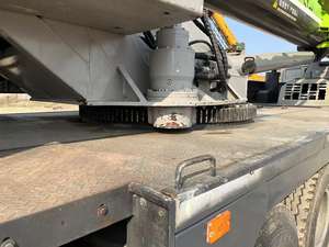 Grue sur camion Zoomlion ZTC350H 35 tonnes de qualité supérieure, efficace et durable pour les travaux de construction lourde - Product Image 4