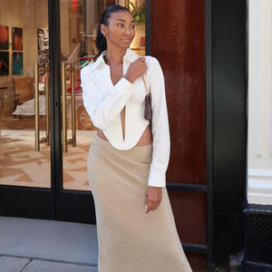 Femmes sexy en hauts serrés, seins sexy chauds en chemisier avec coupe basse sur le devant - Product Image 2