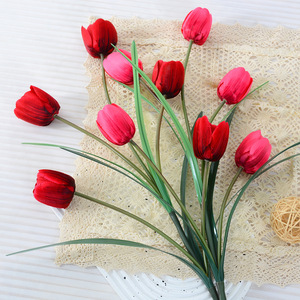 Flor Artificial Tulipán de 5 Cabezas, Flor de Seda y Plástico Hecha a Mano, Decoración para Bodas y Hogar - Product Image 1