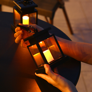 โคมไฟ LED พลังงานแสงอาทิตย์แบบกันน้ำ IP65 รูปทรงเทียน พร้อมคลิปหนีบ สำหรับตกแต่งสวนกลางแจ้ง แสงวอร์มไวท์ แขวนได้ ใช้ในสวน ตกแต่งสนามหญ้า ชาร์จไฟได้ - Product Image 5