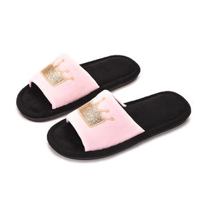 Nouveauté <span class=keywords><strong>hiver</strong></span> : <span class=keywords><strong>Chaussons</strong></span> d'intérieur antidérapants pour femmes avec ouverture en forme de couronne, vente en gros transfrontalière pour le commerce extérieur <span class=keywords><strong>Amazon</strong></span> - Product Image 5