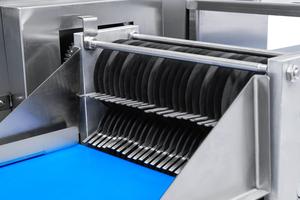 Máquina Automática para Cortar Carne Fresca en Cubos, Máquina para Cortar <span class=keywords><strong>Pollo</strong></span> Deshuesado en Cubos, Máquina para Cortar Cerdo, Cordero y Res en Cubos, Producción de 1000 kg/h - Product Image 4